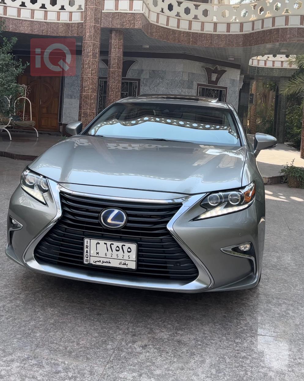 Lexus ES